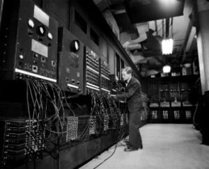 ENIAC Eletronic Numerical Integrator and Computer