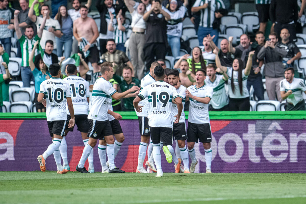 Coritiba vence o clássico