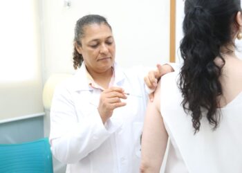 Vacinação segue até às 20h30 em três UBSs de Maringá - Foto: Ana Carolina/PMM