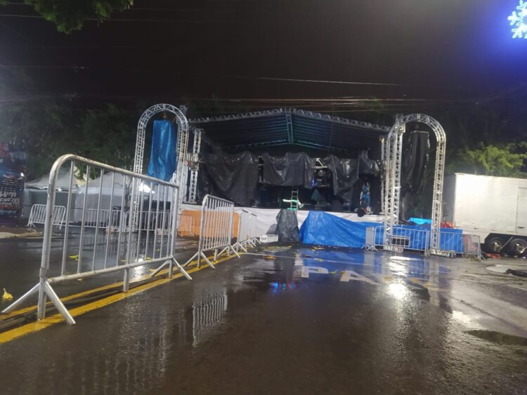 Situação do local do show na chuva (Crédito: Comunicação/Pref. Marialva)
