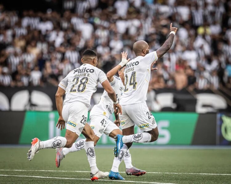 Na rodada anterior, Peixe empatou com o Botafogo em 1 a 1 no finalzinho do jogo: Messias marcou de cabeça. Foto: Raul Baretta/Santos FC.