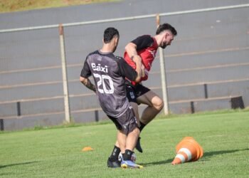 O atacante Thiaguinho e o zagueiro Lucão já trabalham com bola em Maringá oto: João Victor Bulhak / Galo Maringá