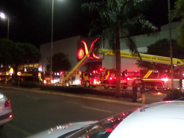 Princípio de incêndio em shopping de Maringá