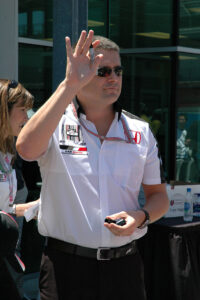 800px Gil de Ferran waving