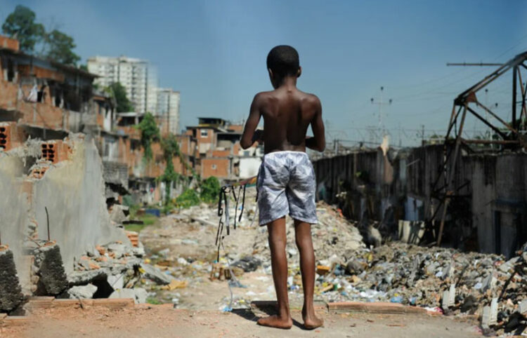 Pobreza caiu em 2022 aponta IBGE vRrDaW
