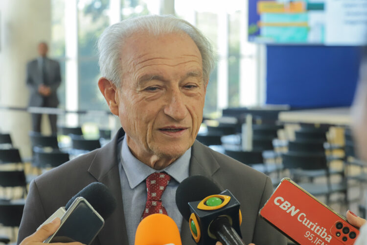Antonio Gilberto Deggerone, presidente da Associação Comercial do Paraná