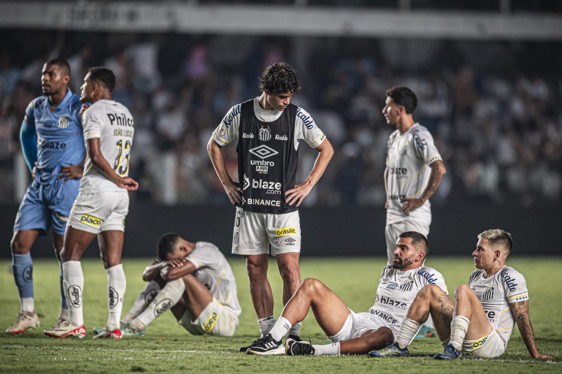 Neymar reage ao rebaixamento do Santos para a Série B do