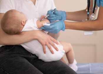 Ministério da Saúde  vai incluir vacinação contra Covid-19 em crianças no calendário de imunização. Foto: Freepik