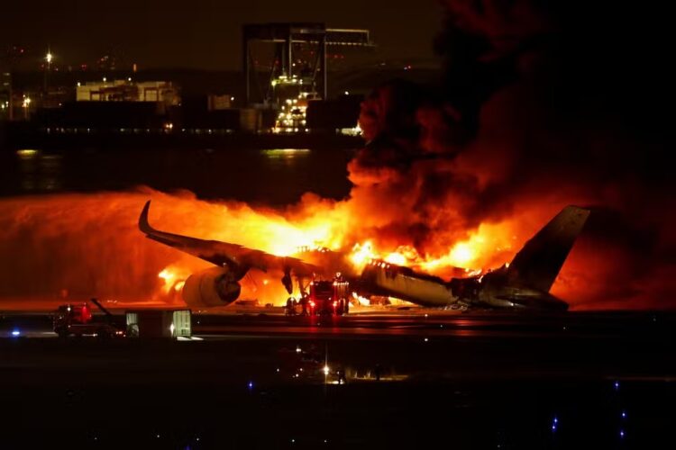 aviões batem no aeroporto de Tóquio