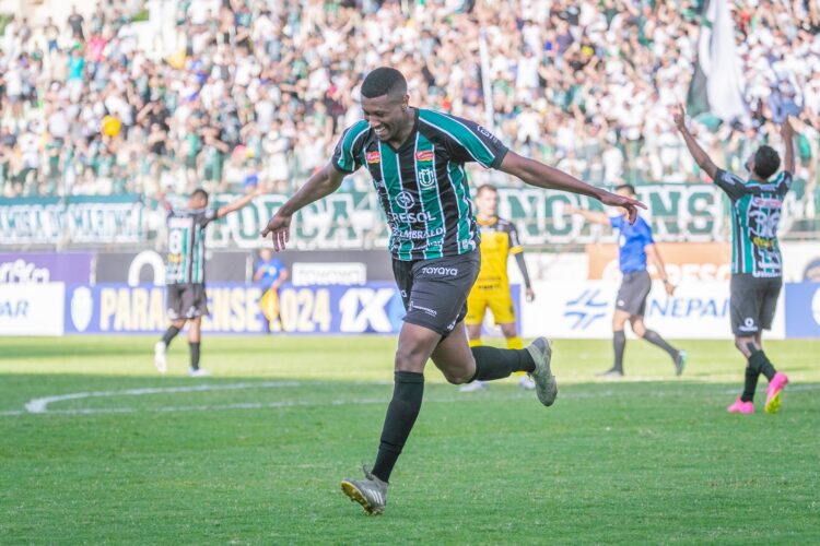 Vilar, zagueiro, retomou condição de titular e anotou gol de empate do MFC no Willie Davids. Fernando Teramatsu/Maringá FC