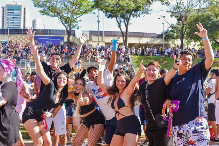 Milhares de pessoas devem se divertir durante os três dias de carnaval em Maringá - Foto: Ana Carolina / PMM