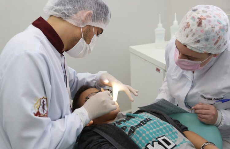 Pacientes que precisarem de atendimento de urgência vão ter dois locais e horário até as 21 horas - Foto: Rafael Macri / PMM