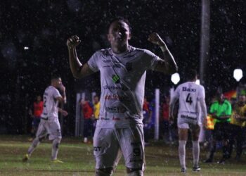 Neto Acará anotou um dos gols do Alvinegro no dramático empate em 3 a 3 contra o PSTC em Alvorada do Sul. Foto: Victor Bulhack/Galo Maringá.