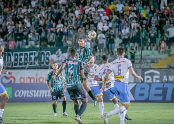 Maringá FC volta à liderança