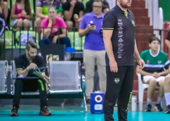 Aldori Galdêncio, técnico do time maringaense, tem a missão de levar equipe pela primeira vez aos playoffs’ da competição. FOTO:  Assessoria/Unilife Maringá