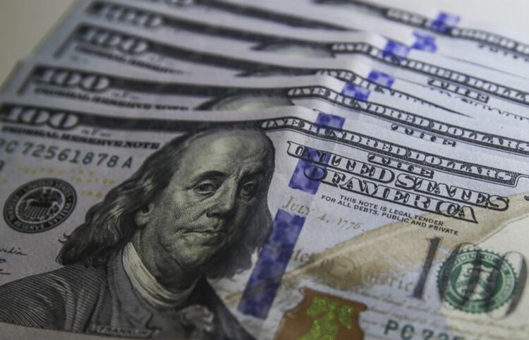 Dólar: moeda está cotada a R$ 4,98