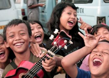 Em Dia Internacional da Felicidade, Unesco promove escolas mais felizes