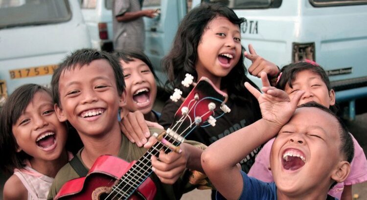 Em Dia Internacional da Felicidade, Unesco promove escolas mais felizes