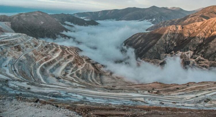 Demandas por minerais essenciais impulsionam iniciativa global na transição energética