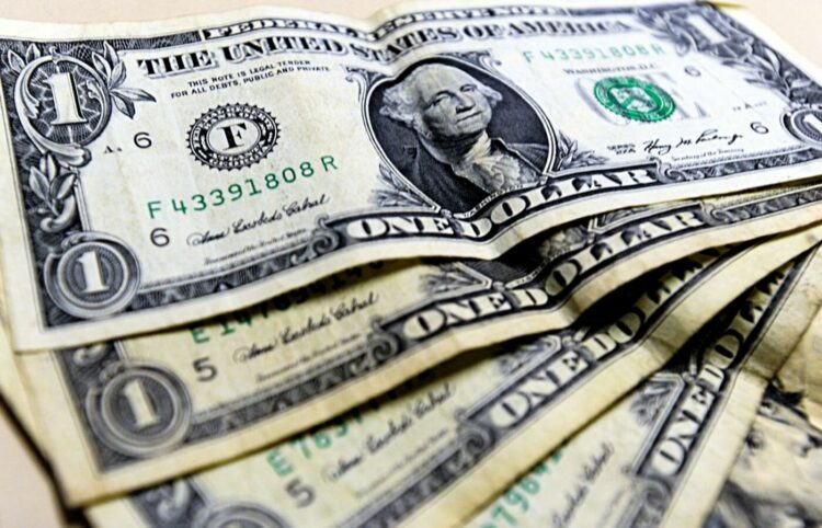 Dólar: moeda custa R$ 4,97