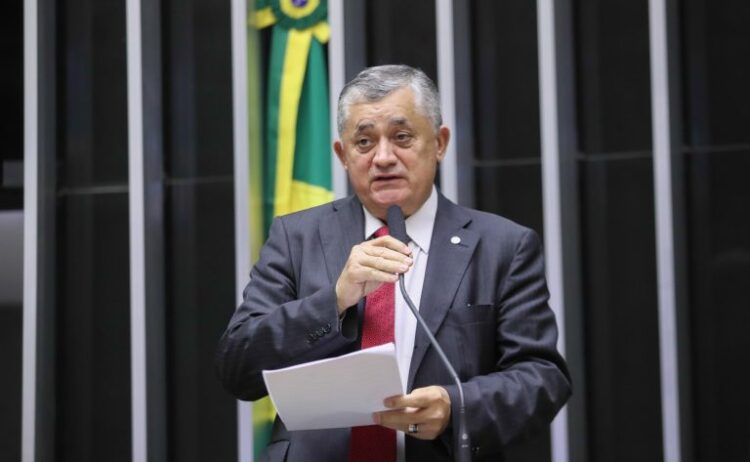Deputado José Guimarães discursa no plenário
