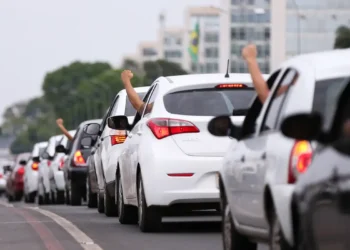 Motoristas de aplicativos saíram às ruas contra o projeto do governo Foto: Marcelo Camargo/Agência Brasil
