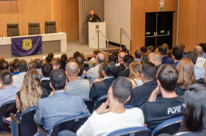 PCPR e PRF promovem palestra sobre gestão pública para 130 delegados em Curitiba
