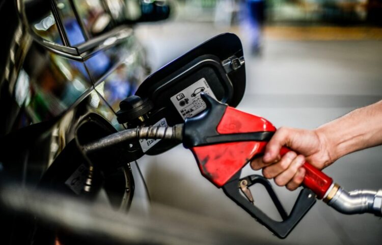 Preço médio dos combustíveis fecha a primeira semana de março estável