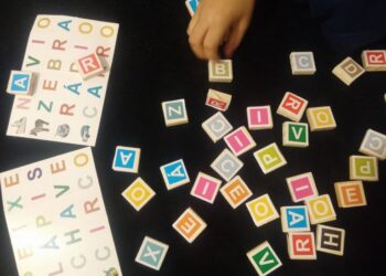 Imagem ilustrativa de um jogo infantil com letras