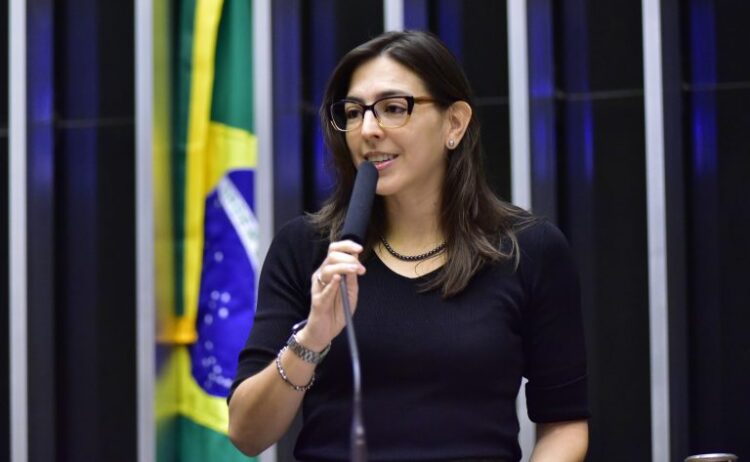 Deputada Natália Bonavides (PT-RN) fala no Plenário da Câmara