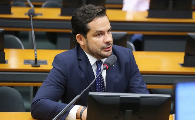 Deputado Capitão Alberto Neto (PL-AM) fala em comissão da Câmara dos Deputados