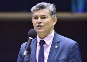 José Medeiros fala durante sessão do Plenário