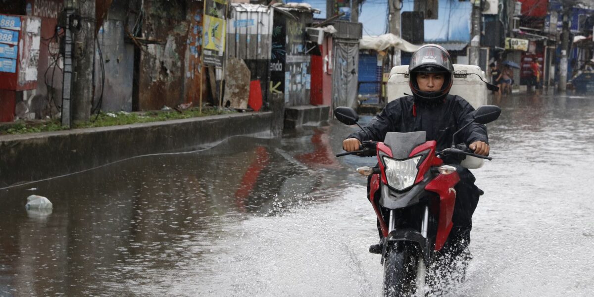 Temporal: Prefeito do Rio pede população que antecipe volta para casa