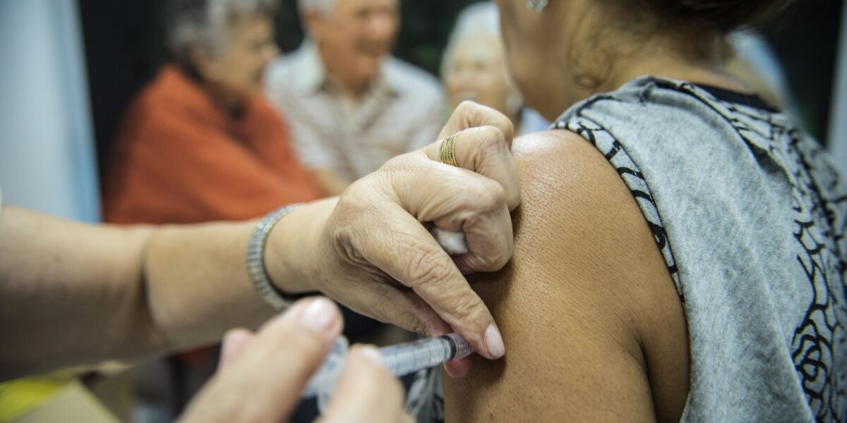 Vacinação contra a gripe começa nesta terça-feira no DF