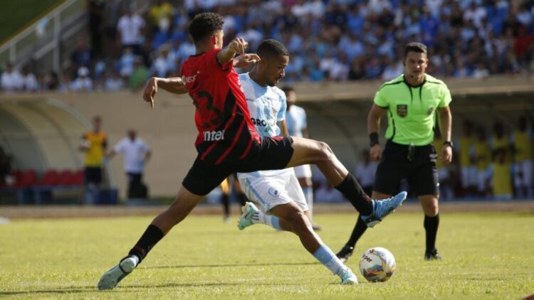 Derrota em Londrina acabou com invencibilidade do Athletico-PR  e demissão do treinador Juan Carlos Osorio. Assessoria/Londrina EC.