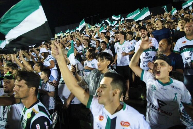 GALERA Tricolor aposta no apoio da torcida para reverte placar contra a Serpente neste sábado, às 19h30, no WD. Foto: João Paulo dos Santos/Maringá FC..