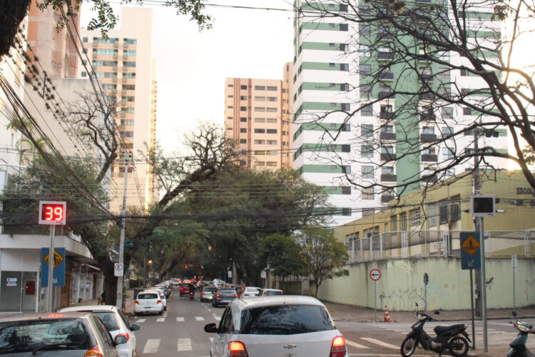Com 342 mil veículos, Maringá tem média de 0,83 veículo por habitante - Foto: Arquivo/OM