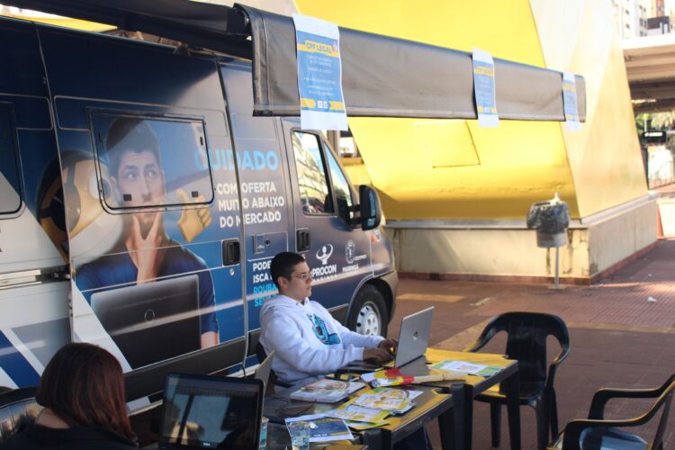 Unidade móvel atendeu população no Terminal Urbano (Crédito: Cristiano Martinez)