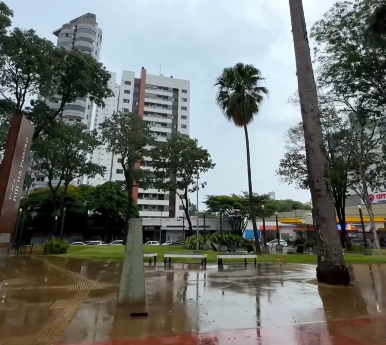 Chuva trás frio a partir desta quinta, 24 em Maringá - Reprodução: Samuel Melo/Maringá em fotos