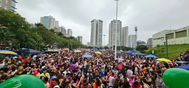 comunidade lgbt faz festa em Maringá