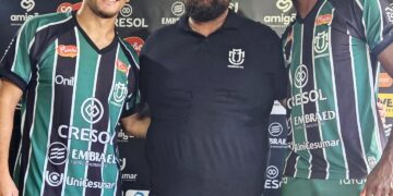 Léo Ceará, meia, Thiago Reinis, diretor de futebol e Maranhão, atacante. Rodrigo Araújo/Maringá FC.
