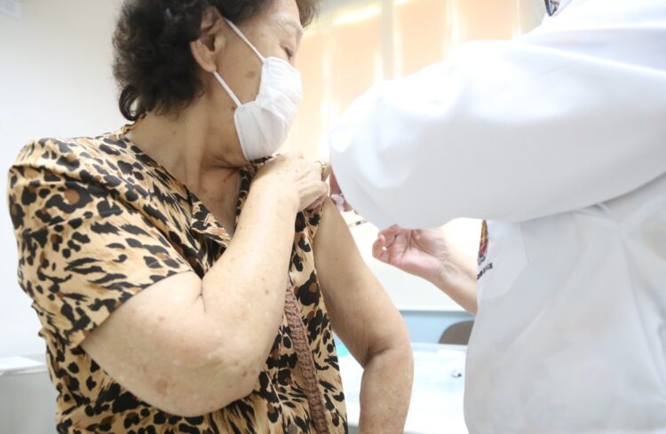 Vacinação contra a gripe a partir dos 6 meses de idade vai ser ampliada em Maringá a partir do dia 6 de maio - Foto: Rafael Macri/PMM