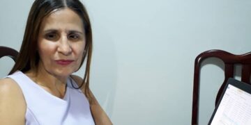 Servidora Ana Cármen, Agência do Trabalhador, é homenageada pela Câmara