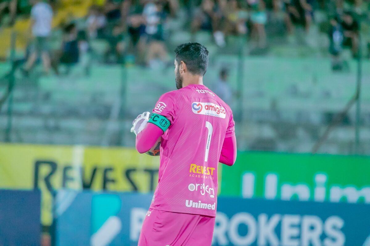 Dheimison completa 100 jogos como goleiro do Maringá FC