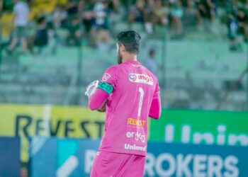 Dheimison completa 100 jogos como goleiro do Maringá FC