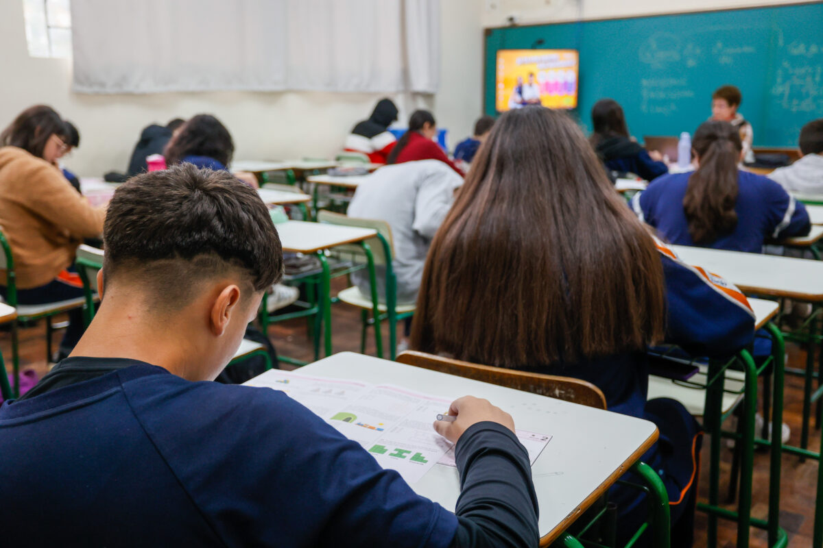 Sancionada Lei que cria o Parceiro da Escola