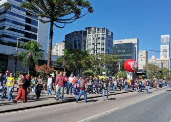 manifestantes ocupam Assembleia Legislativa