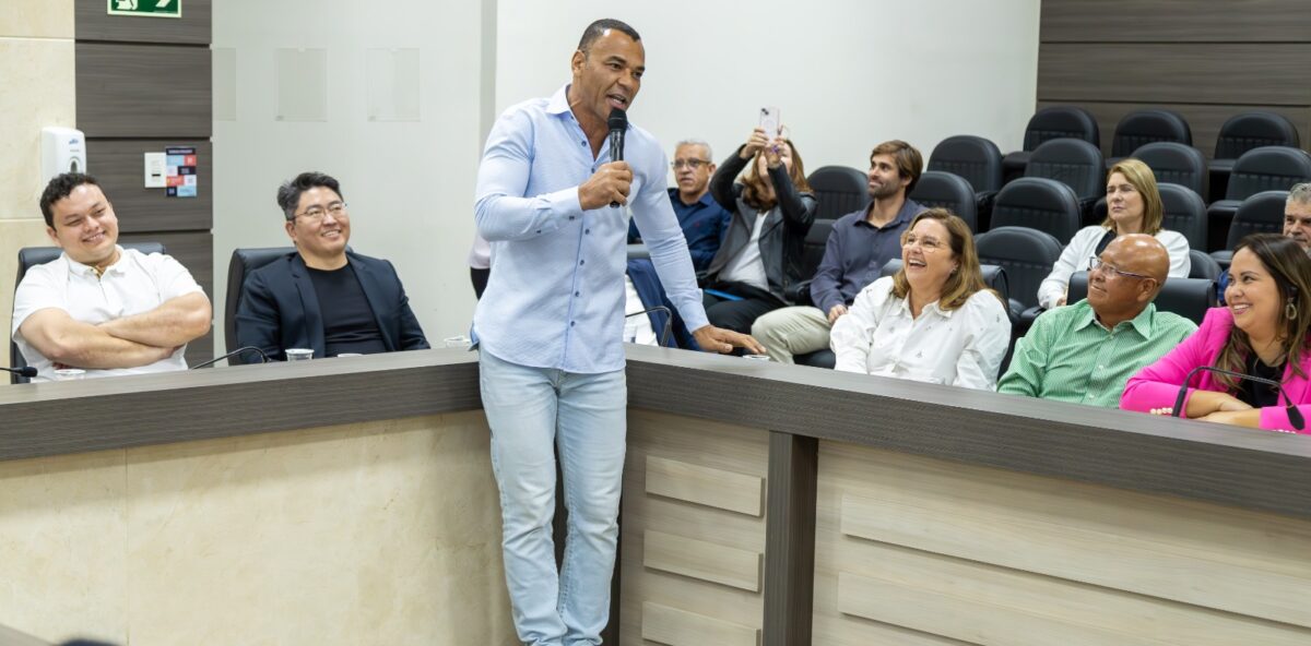 Capitão Cafu veio a Maringá falar sobre superação