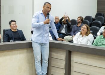 Capitão Cafu veio a Maringá falar sobre superação