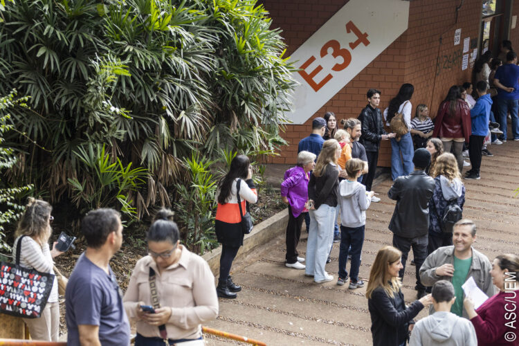 A inscrição para o curso de francês vai até 31 de julho, um dia antes, fecham as inscrições para o inglês - Foto: UEM